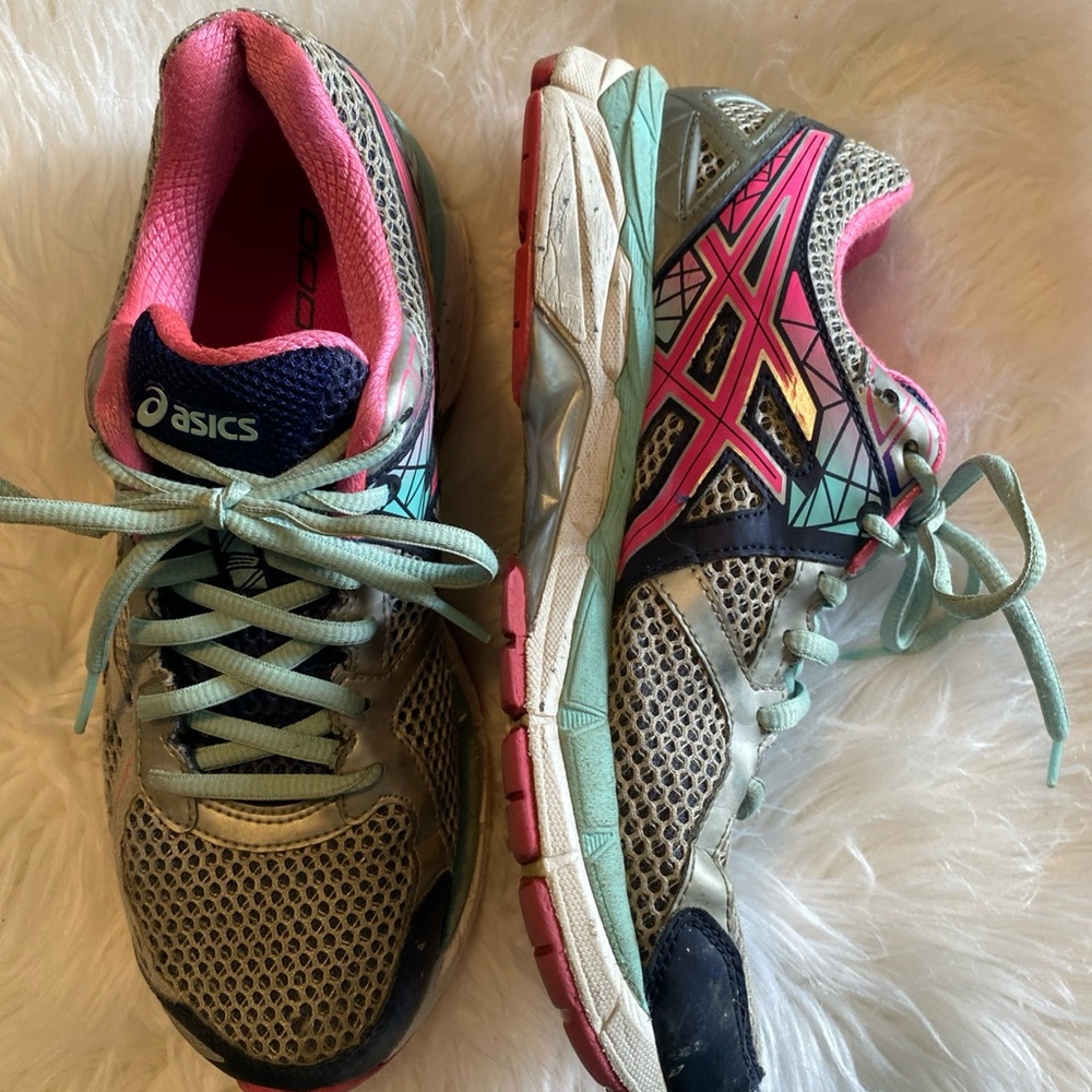 Asics Women's Pink and Mint Athletic Shoes. Size 8.5. GT-2000 3